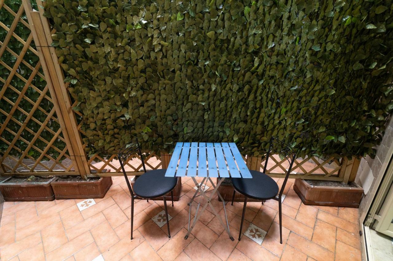 Una Stanza Al Museo Napoli Esterno foto