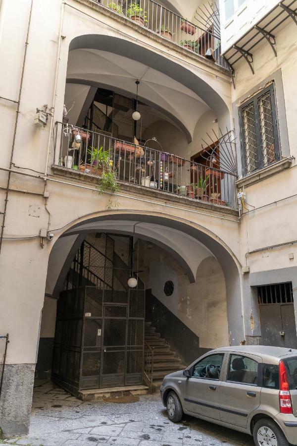 Una Stanza Al Museo Napoli Esterno foto